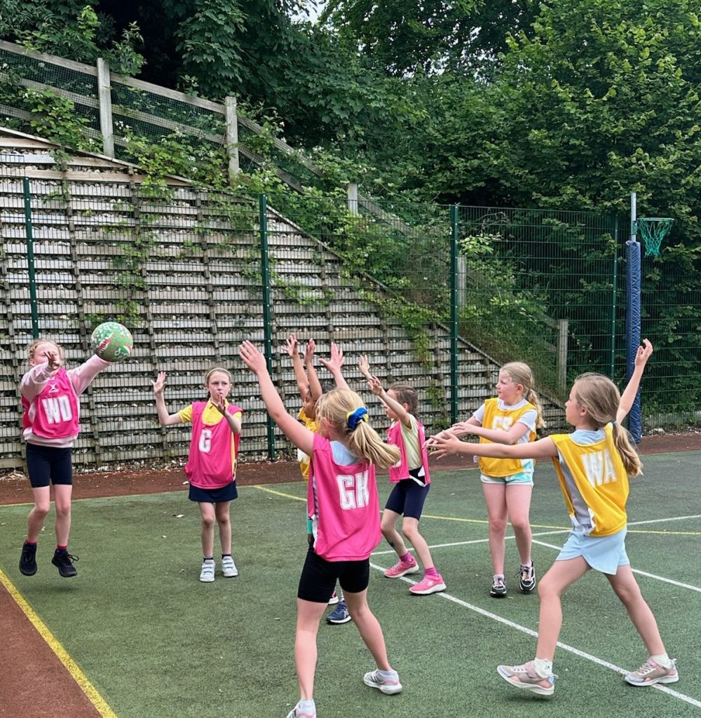 Year 3 and 4 netballers match